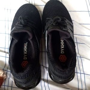 Steel-toed womens shoes